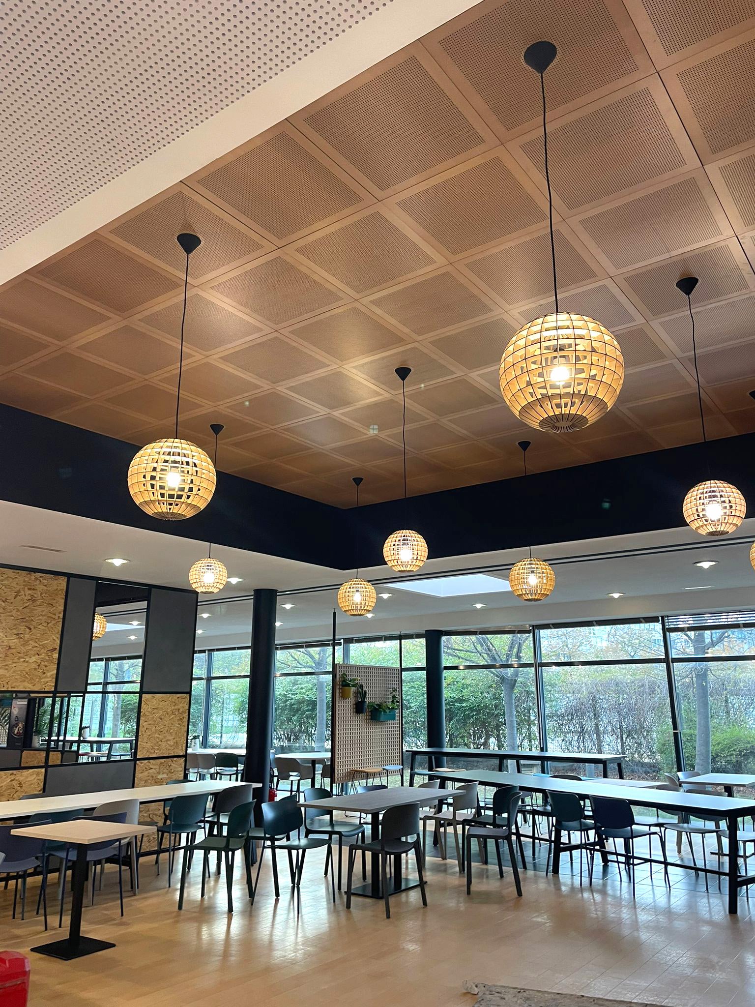 luminaires intérieurs LED réfectoire du stadium